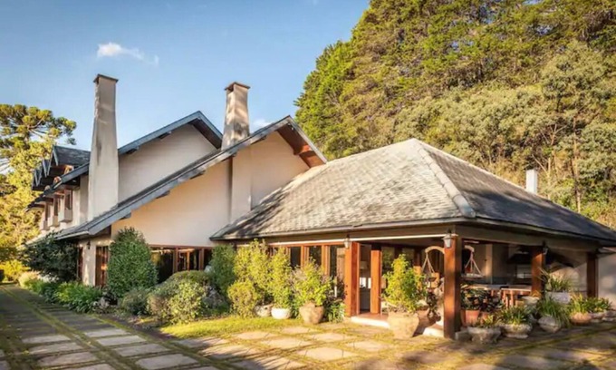 Loteamento Jardim Veu da Noiva House | Cozy mansion in Campos do Jordão