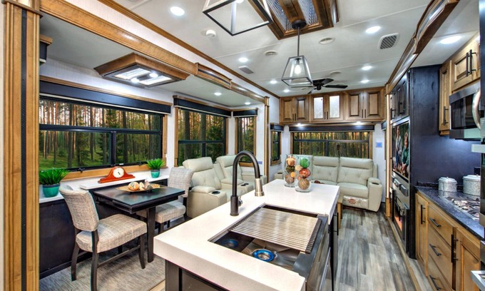 Winterville House | Cozy Mansion on Wheels for Rent Monthly/Annually ONLY.
