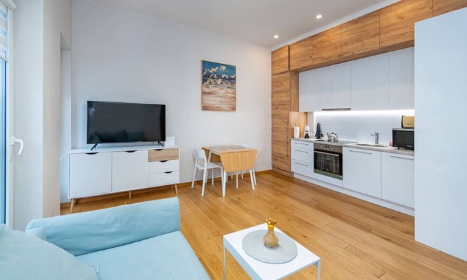 Old Town Apartment | Cozy McDonalds ap by Polo Apartments