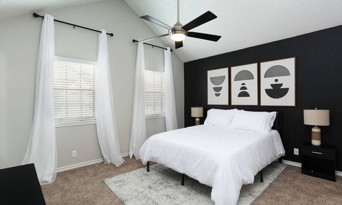 Oakwell Farms Apartment | Cozy Medical Center Apartment