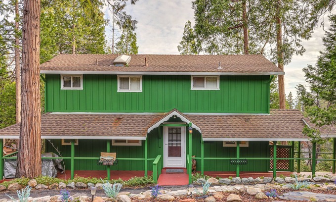 Mi-Wuk Village Cabin | Cozy Mi-Wuk Village Cabin: 18 Mi to Dodge Ridge!