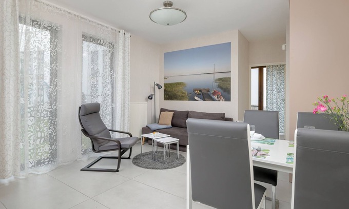Trzebiatow Apartment | Cozy MiAMar apartment for 6 people