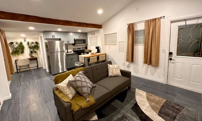 West Little River Apartment | Cozy Miami Haven
