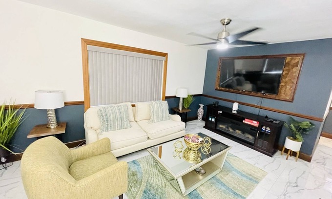 North Miami House | Cozy Miami Home Close to Hwy, Beaches, Airports
