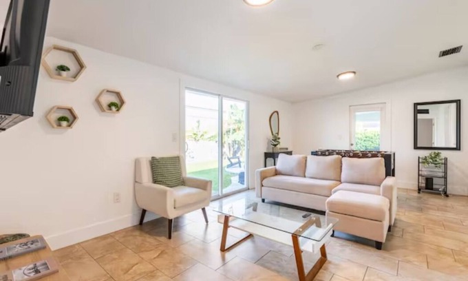 Coral Terrace House | Cozy Miami Home Pet-friendly & with Free Parking, Grill and High-Speed Wifi