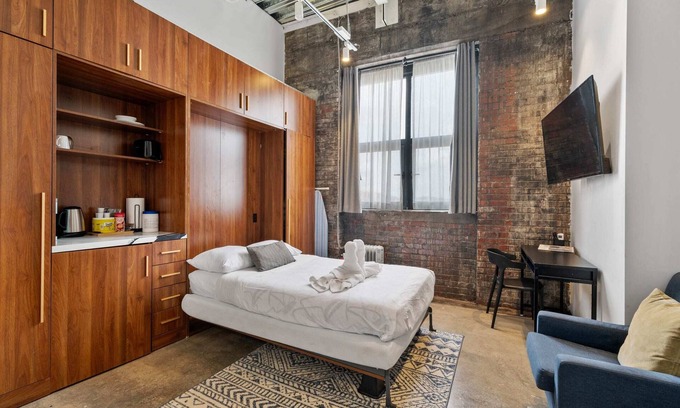 North Oakland Apartment | Cozy! Micro Loft apartment Shadyside, sleeps 1