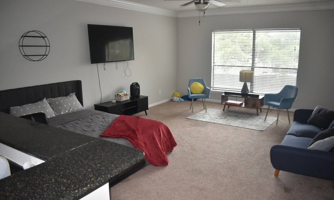 Uptown Apartment | Cozy Mid-Rise Uptown Houston - Near Galleria Mall