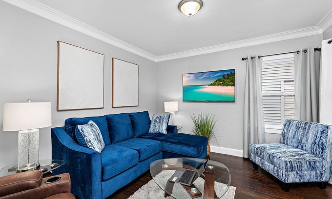 Kansas City House | Cozy midtown home 10 minutes to downtown Kansas City.