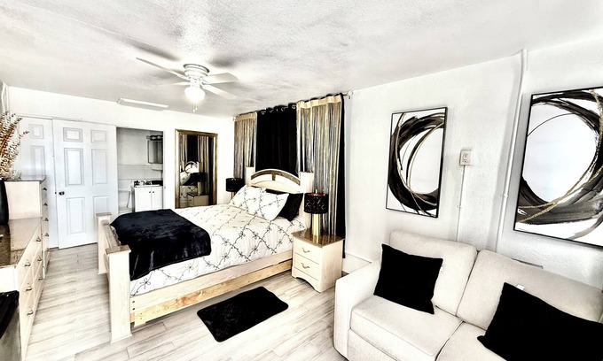 Bryant Apartment | Cozy Mini House by the Lake 11