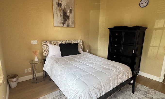 Greenacres House | Cozy & Modern 1-bedroom/1-bathroom with Private Entrance in West Palm Beach