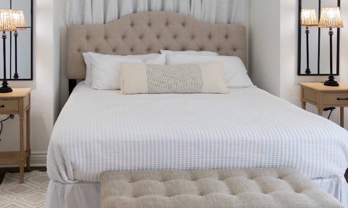 Crawford Other | Cozy Modern 2/2 Farmhouse Near Waco