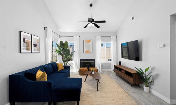 North Valley House | Cozy Modern 2BR Oceanside Home for Mid-term Stay