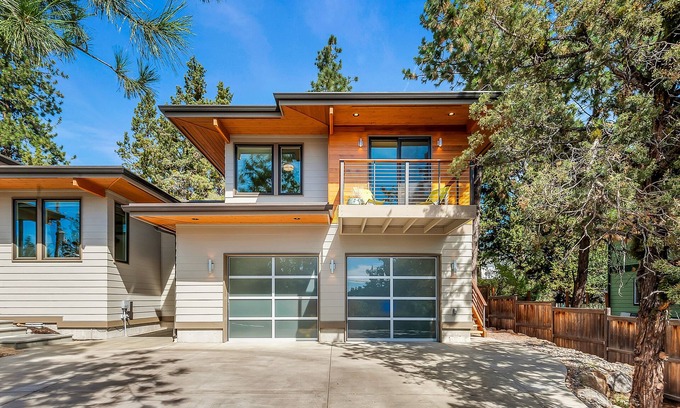 West Hills Apartment | Cozy Modern Apartment Close To Town; Walk Everywhere