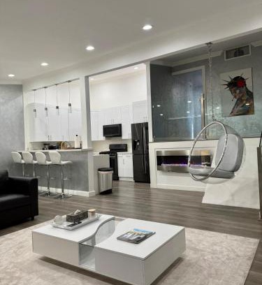 Panorama City Apartment | Cozy Modern Apartment with Free Parking&Wi-Fi