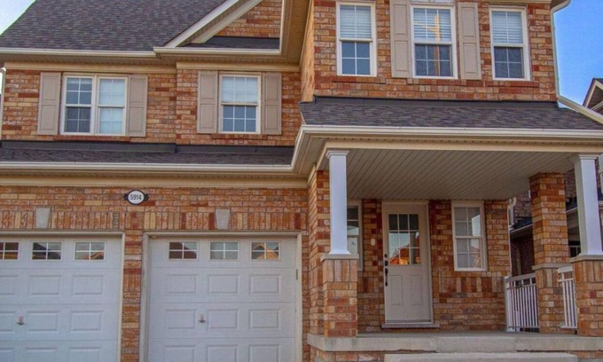 Lisgar House | Cozy Modern Basement apartment in Mississauga near all the happening places.