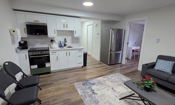 Riverview House | Cozy Modern Basement Suite in Riverview