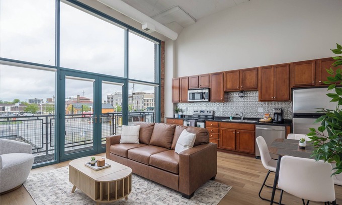 Sandusky Condo | Cozy, Modern Bay Views for Six!