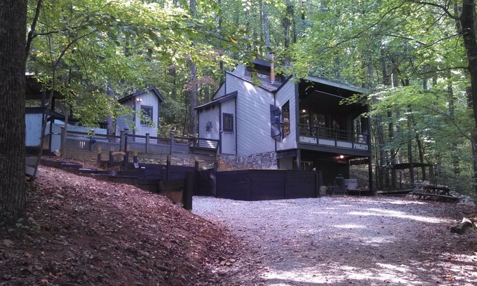 Hood Cabin | Cozy modern cabin - the squirrel's nest