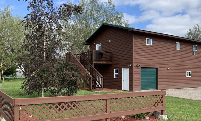 Petoskey Apartment | Cozy Modern Carriage Apartment Close to Shopping Sports Golf & Skiing