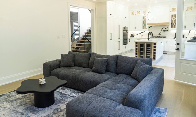 Scarborough House | Cozy Modern Family Home | 5 Bed | 5 Bath | Close to Bluffs and Downtown!
