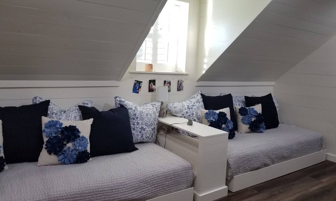 College Station Apartment | Cozy Modern Farmhouse Apartment near Texas A&M Campus