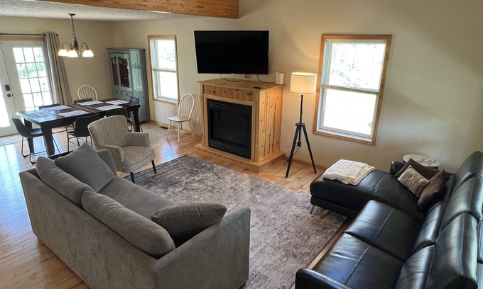 McHenry House | Cozy, modern home 1 mile to Wisp & Deep Creek Lake