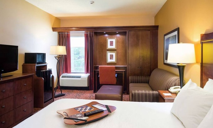 Selinsgrove Hotel | Cozy & Modern Home Base Near Susquehanna River Attractions! Parking