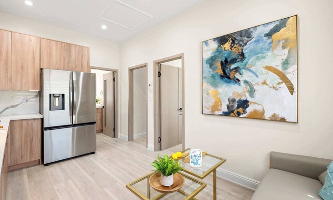 Mount Wilson House | Cozy Modern Home w Full Kitchen & Parking