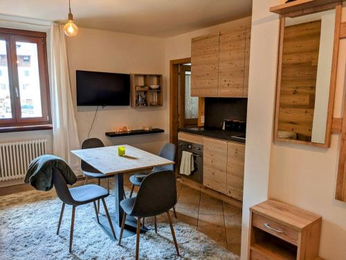 Bocenago Apartment | Cozy & Modern Lodge