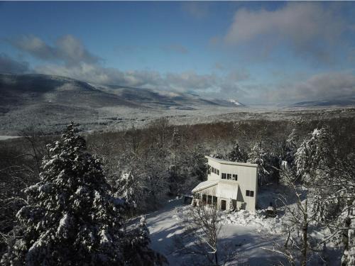 Elka Park House | Cozy Modern Mountain Getaway - Near Hunter HITS & Woodstock