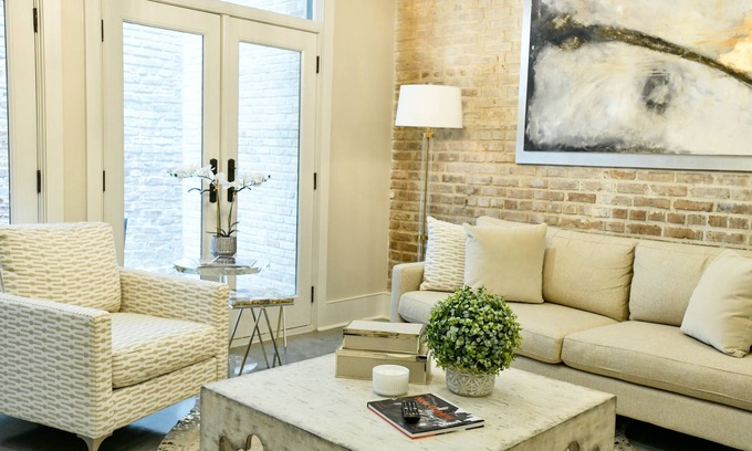 Central Business District Hotel | Cozy Modern NOLA Condo + Private Patio: Walk to CBD Hotspots & French Quarter