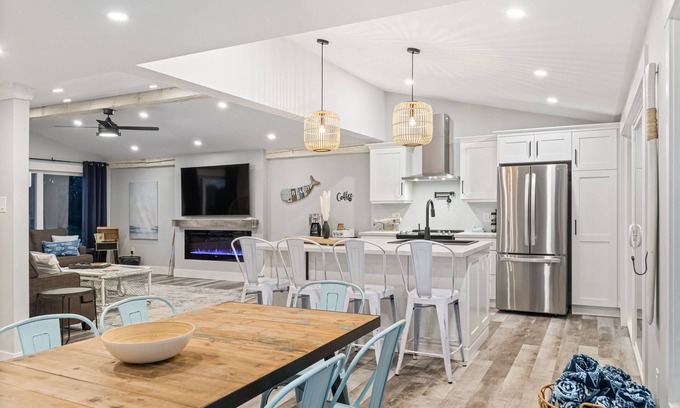 Cormierville Ski Chalet | Cozy & Modern Oceanview Cottage W/hot Tub