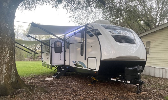 Clewiston House | Cozy Modern Rustic camper