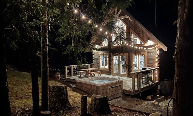 Shawnigan Lake Cabin | Cozy & Modern Shawnigan Lake Cabin