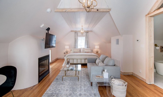 Fredericksburg Apartment | Cozy Modern Suite in Fredericksburg