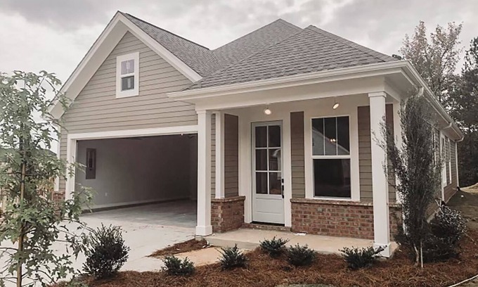 Oxford House | Cozy Modern Townhouse 10 Minutes from the Historic Oxford Square