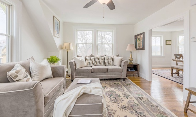 South Providence Apartment | Cozy Modern Victorian Home - 10 mins to Downtown Providence