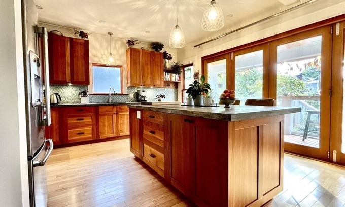Grandview-Woodland House | Cozy modernized heritage house in one of Vancouver's best neighbourhoods.