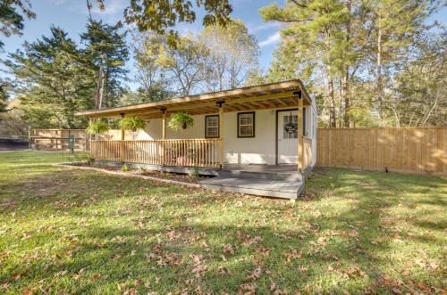 Montgomery House | Cozy Montgomery Cottage with Porch, Near Lake Conroe