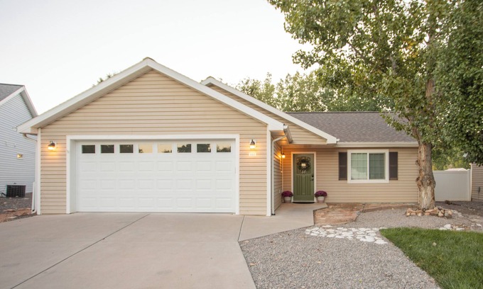 Montrose House | Cozy Montrose Home near to the National parks and Montrose airport.