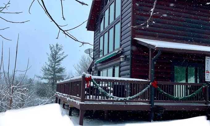 Butler Cabin | Cozy mountain adventure for all-family, friends and furry pups!