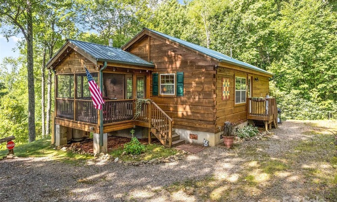 Cranberry Falls Cabin | Cozy Mountain Cabin - Amazing View! Central heat/AC, fireplace, firepit