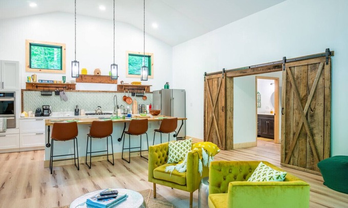 Hot Springs Apartment | Cozy Mountain Cabin Hot Springs Getaway Waterfall