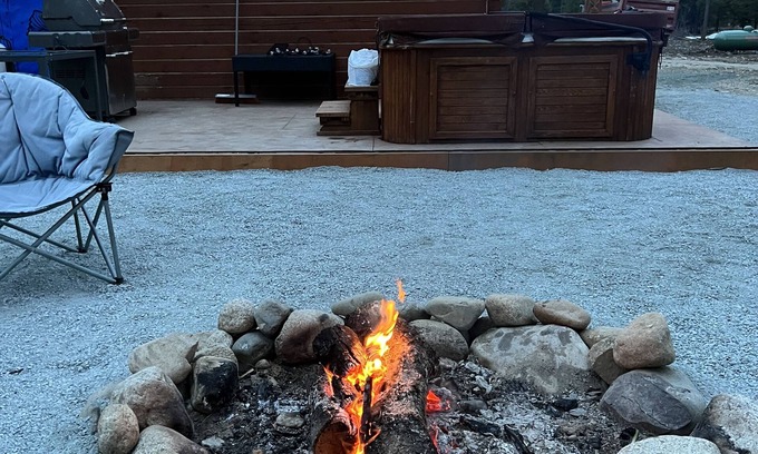 Fauquier Cabin | Cozy mountain cabin with private hot tub