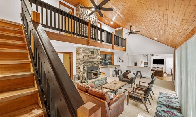 Jefferson Township House | Cozy Mountain Chalet Amid Brilliant Fall Colors
