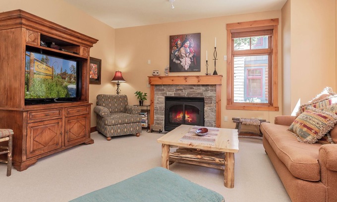 Crooked Pines Condo | Cozy Mountain Condo with Spa 509