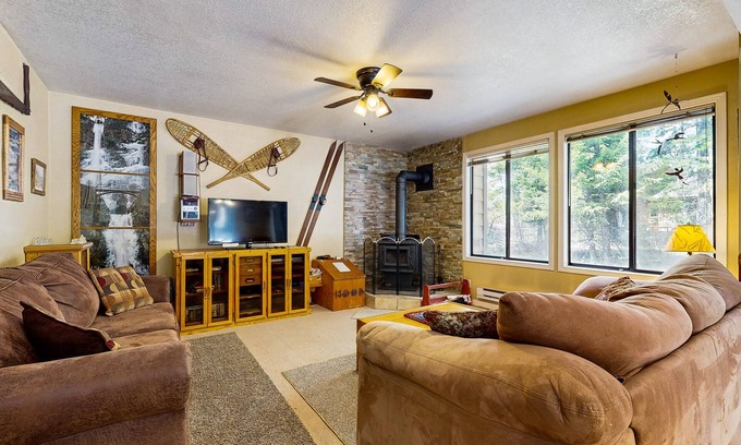 McCall Condo | Cozy Mountain Condo with Pools, Hot Tub, Sports Courts - Ski & Lake Access