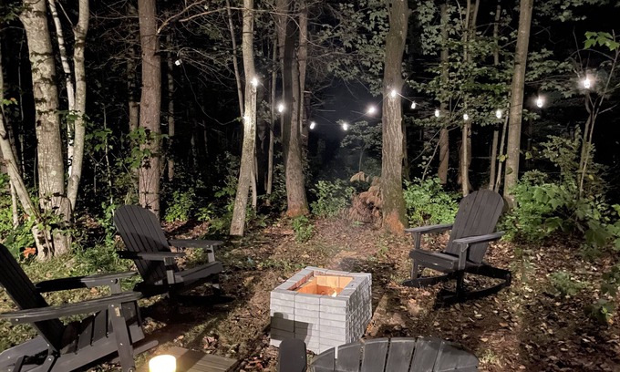 North Clarendon House | Cozy Mountain Cottage perfect for ski weekend. Pet Friendly!