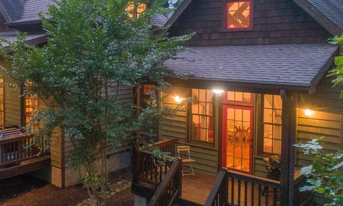 Almond Condo | Cozy Mountain Getaway - Stunning Views - Close to Fontana Lake and Bryson City