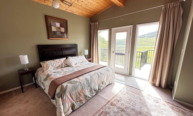 Beaver Mines House | Cozy Mountain home with easy access to all of the Castle region!